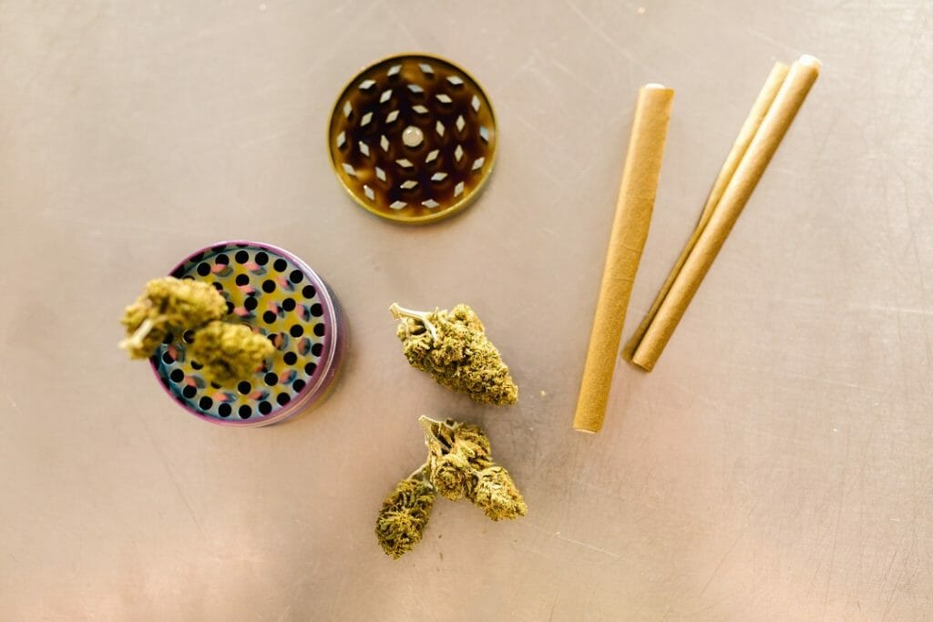 A Guide to Rolling a Blunt with Tobacco Blunt Wraps | Kootenay Botanicals Canada | Kootenay Botanicals Canada